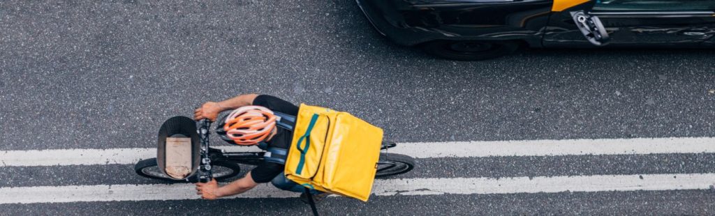rider circulando por las calles