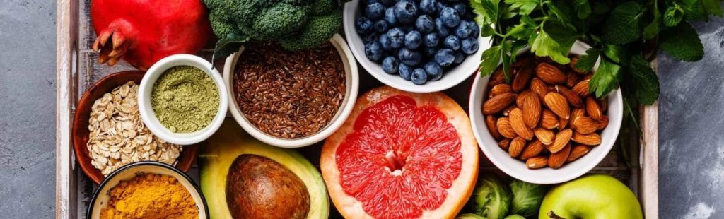 frutas y especias variadas